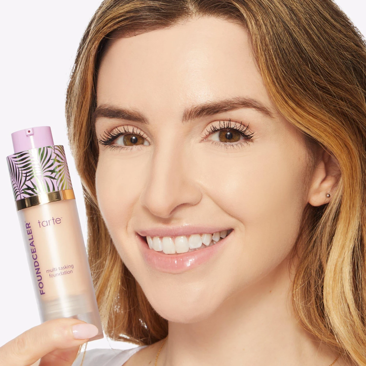 Travel-Size Babassu Foundcealer Dewy Foundation SPF 20 5 Travel-Size Babassu Foundcealer Dewy Foundation SPF 20 - Image 3